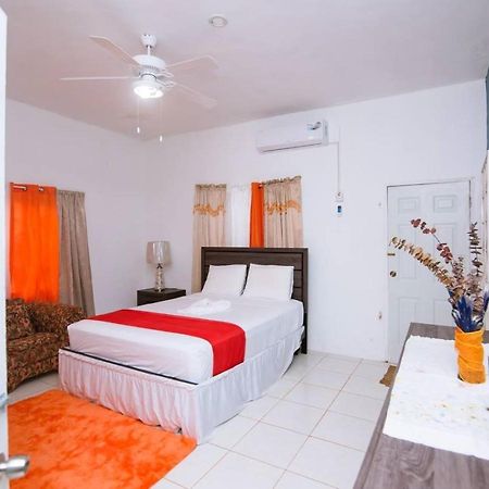 Suzette Guesthouse Accommodations Saint Maryʼs Exteriér fotografie
