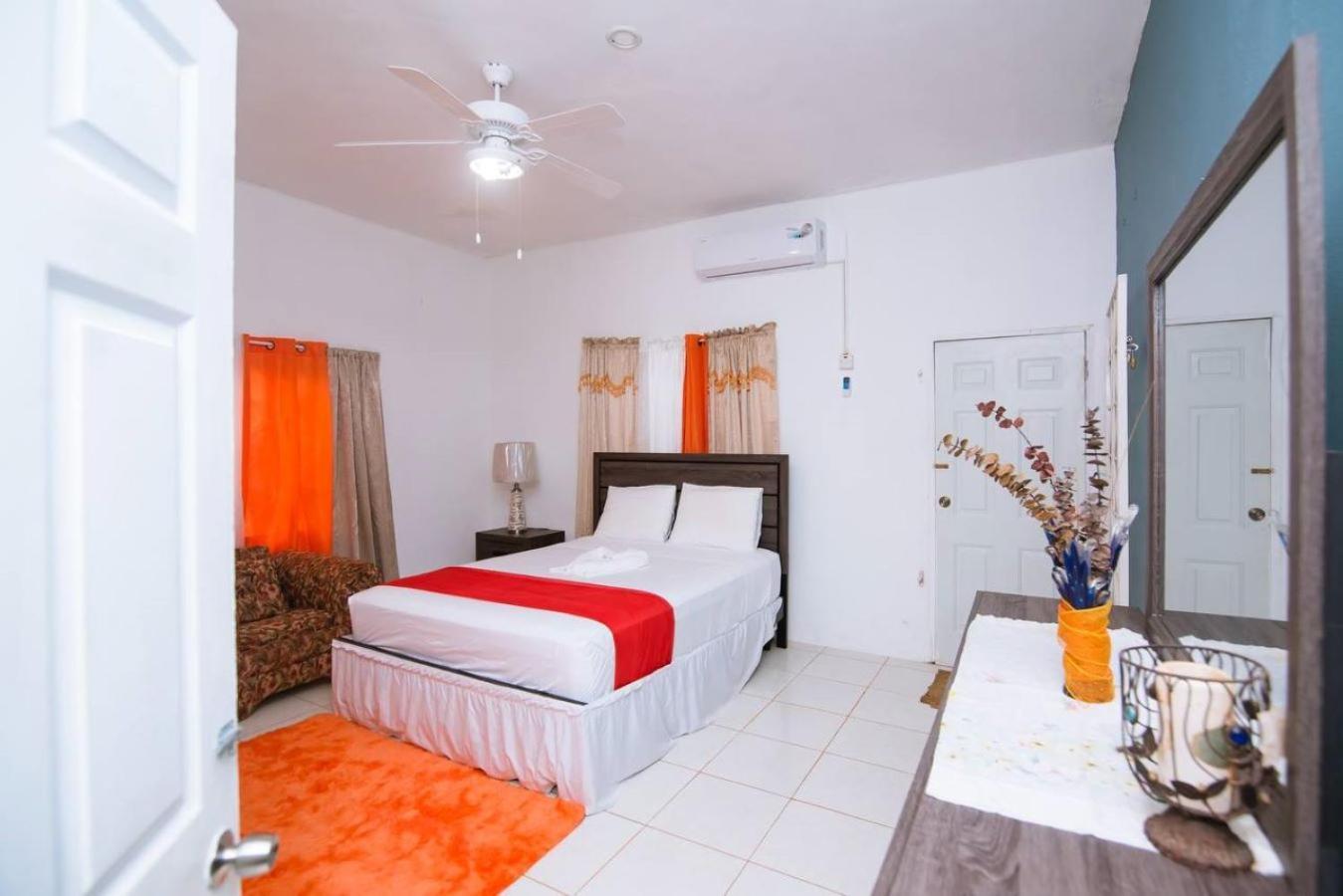 Suzette Guesthouse Accommodations Saint Maryʼs Exteriér fotografie